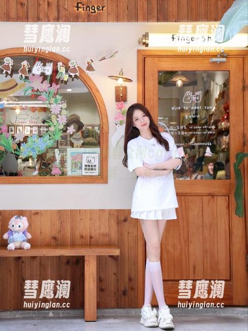 吃瓜群众网cgfunapp最新版本更新内容详解，少女带你玩转新版